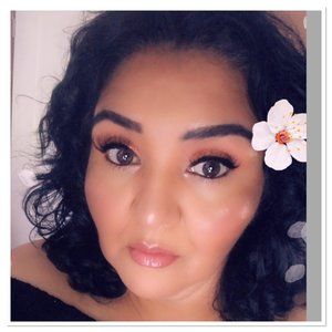 Meet your Posher, Claudia